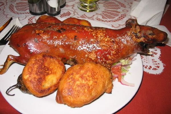 Cuy asado, uno de los platos típicos de Perú